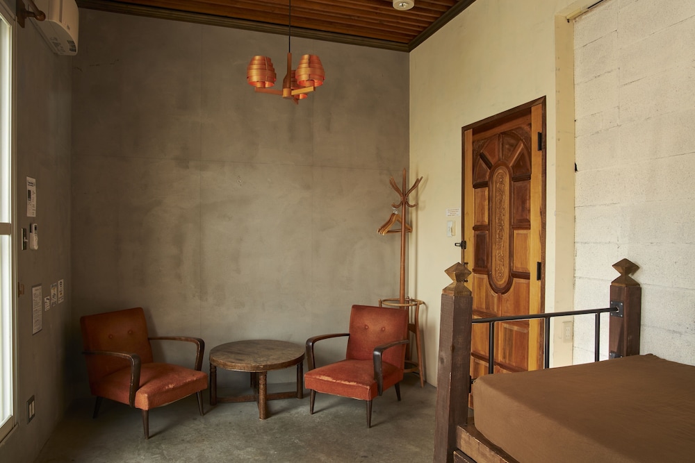Untapped Hostel 41/57