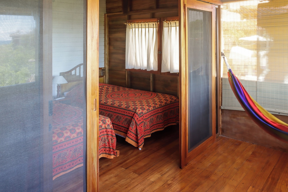 Galapagos Chalet 25/57