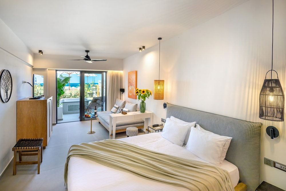 Calla Luxury Seafront Suites 4/50