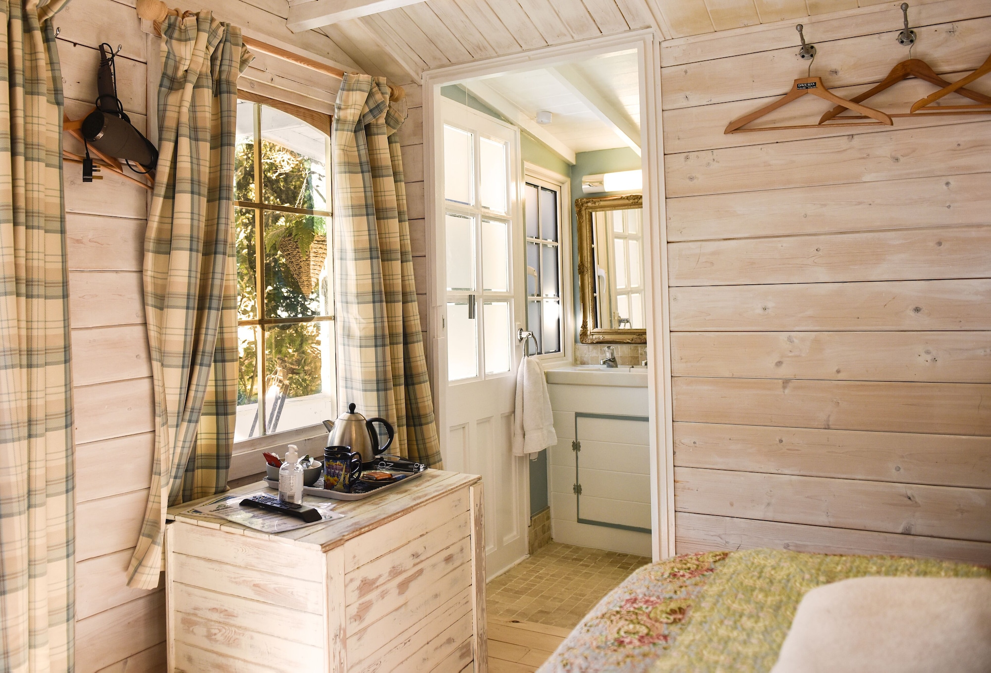 Wet, Chalet, Garden View