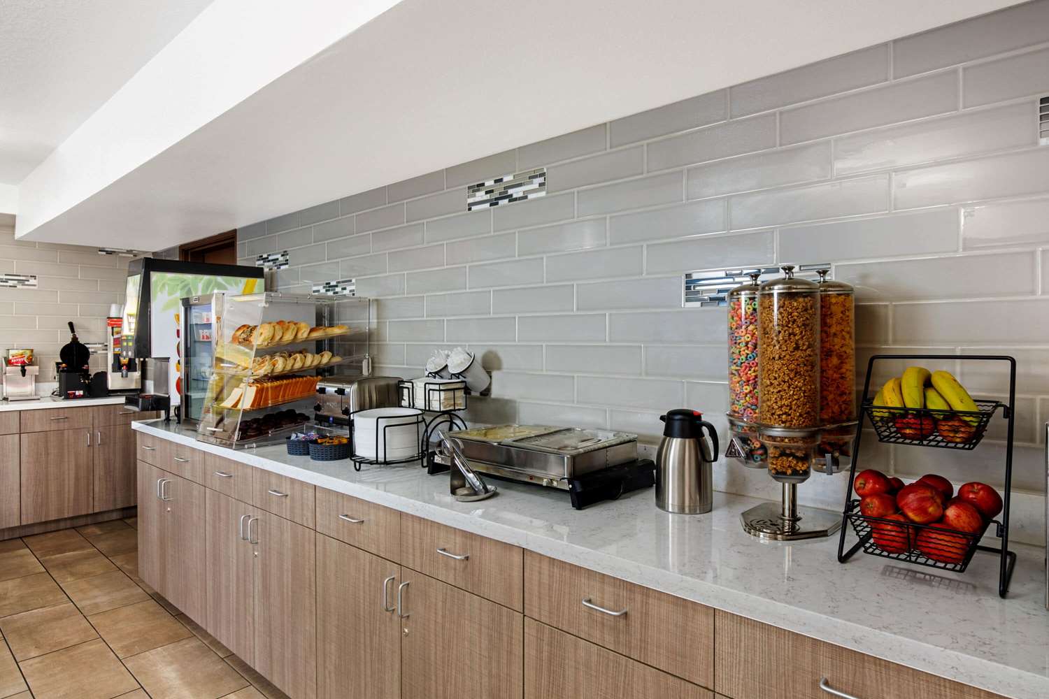 La Quinta Inn & Suites by Wyndham Las Vegas Red Rock 24/42