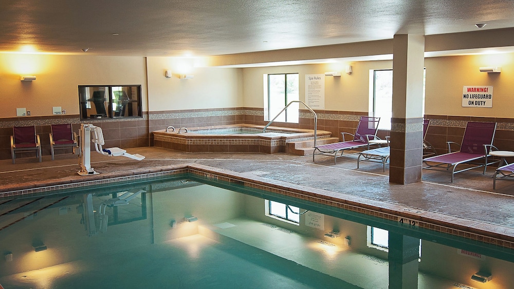 Holiday Inn Express Hotel And Suites Wichita Northeast 21/35