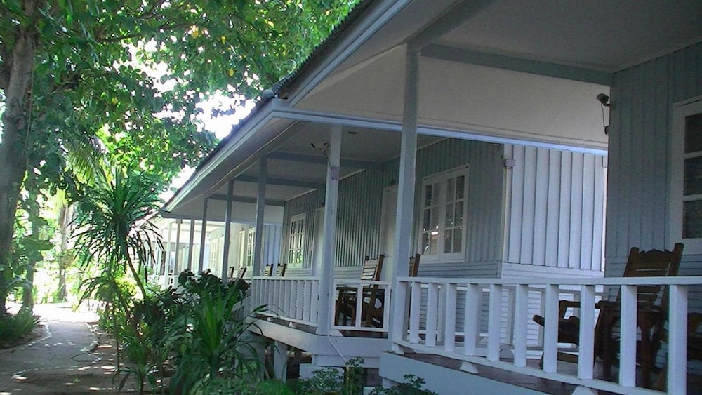 Utopia Resort 4/62