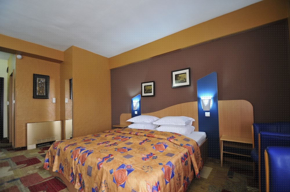 Ambassador Hotel 15/50