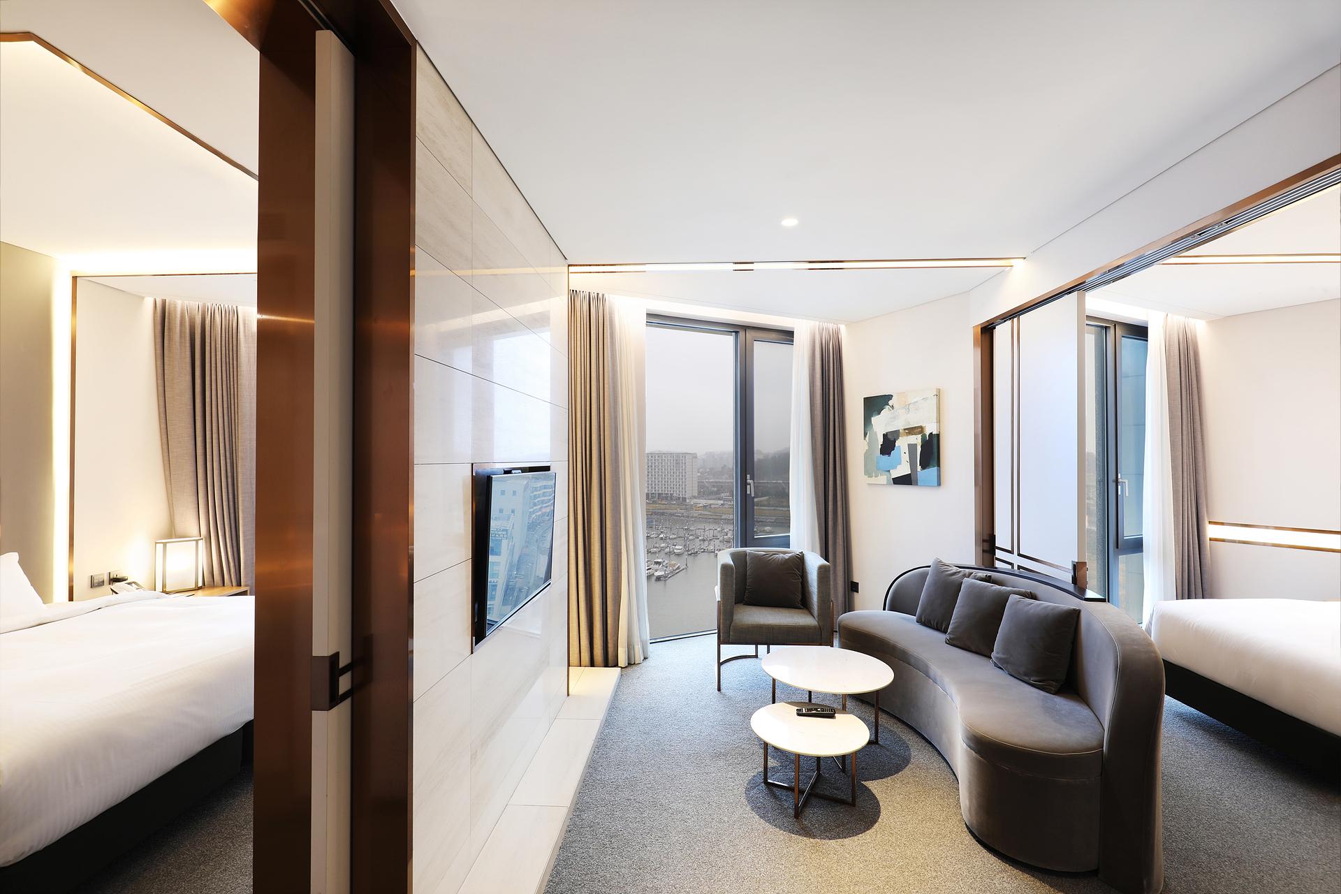 Suite, Double and Twin Beds, Queen Bed, Pool Access