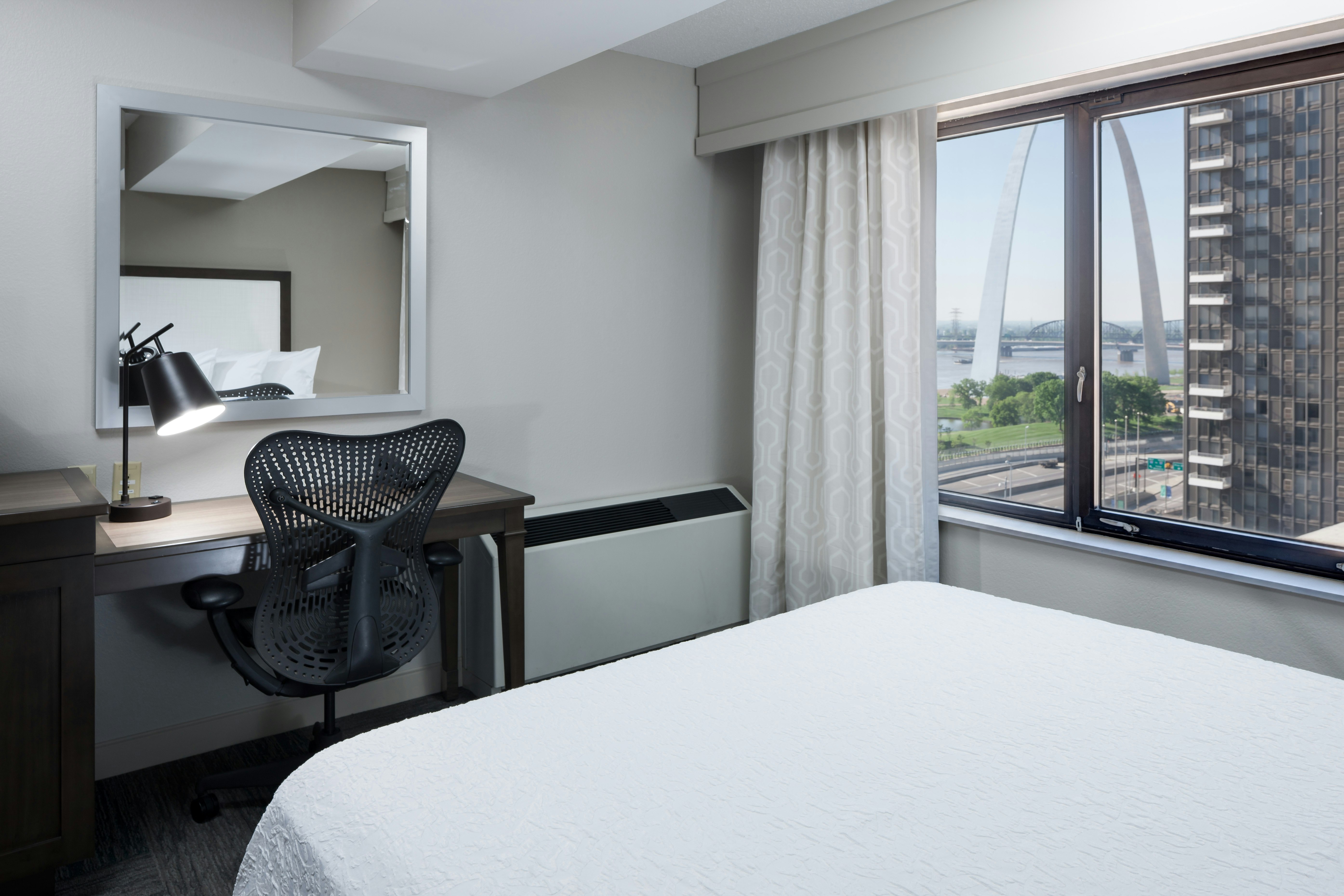 ROOM, 2 QUEEN BEDS, ARCH VIEW
