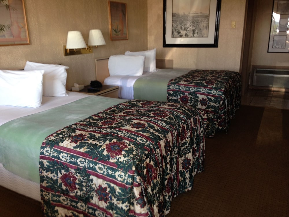 Super 8 by Wyndham Hazleton 19/33