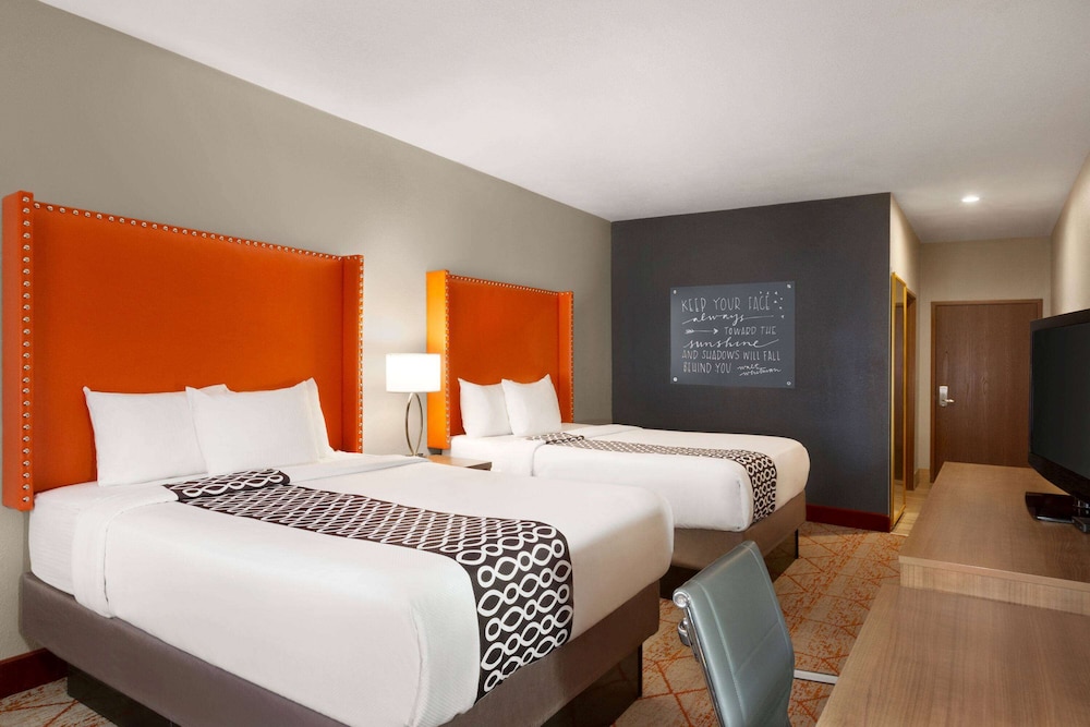 La Quinta Inn And Suites by Wyndham Lackawanna 6/39