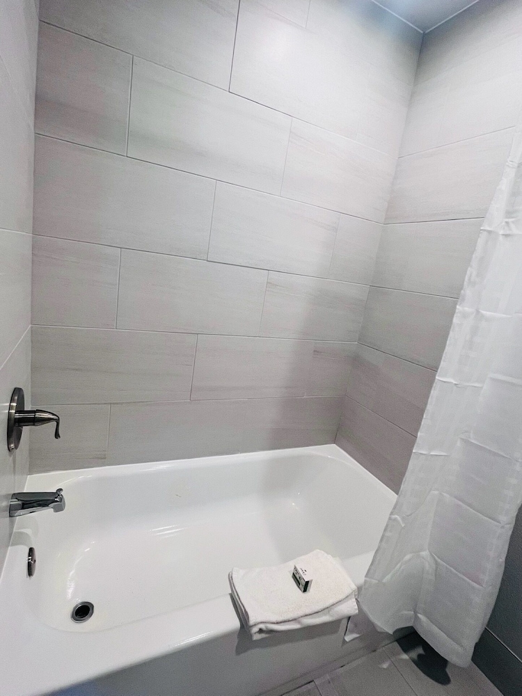جناح بسريرين كوين بمطبخ صغير، Baymont By Wyndham Indianapolis South 9/10