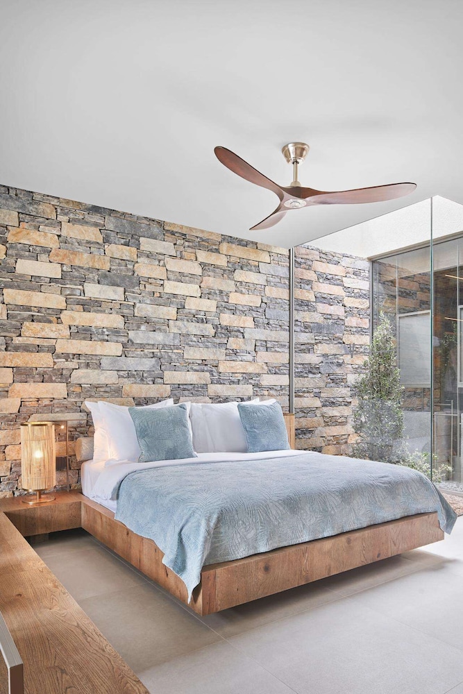 Private, Swim Up, King Bed