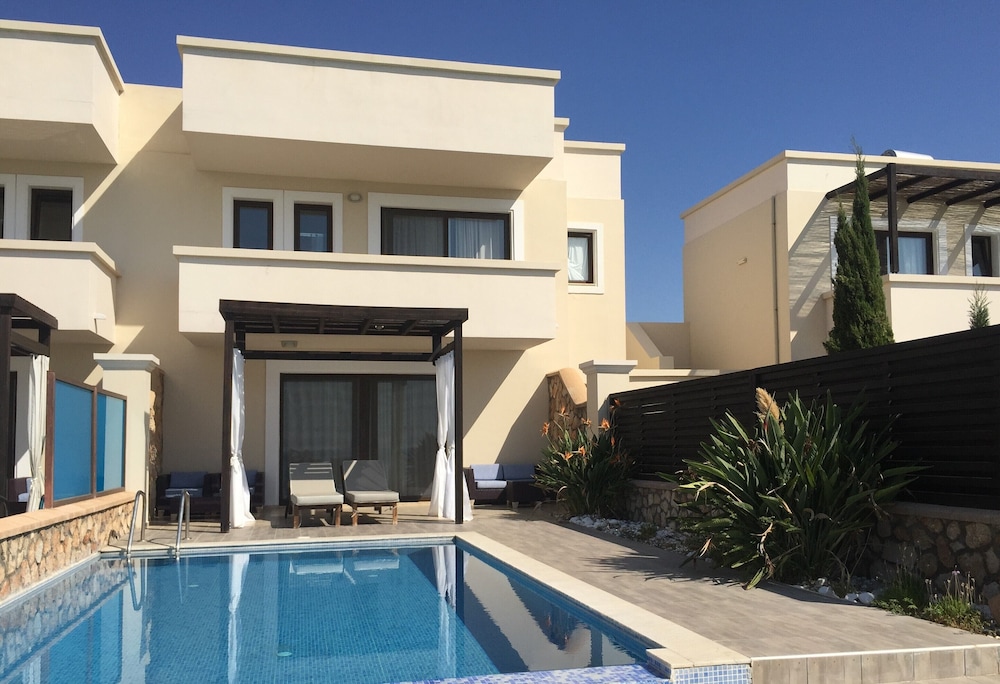 Al Mare Villas 4/67