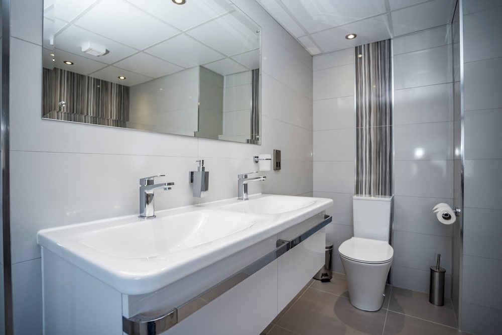 Borough Arms Hotel 30/31