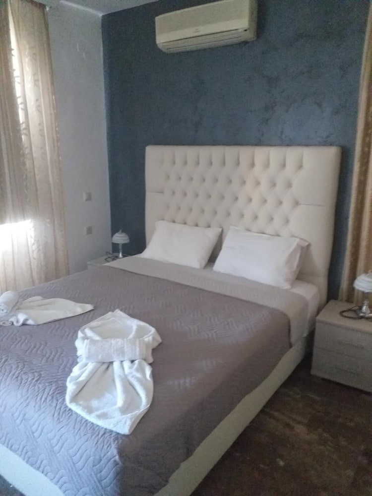Labyrinth Hotel 25/50