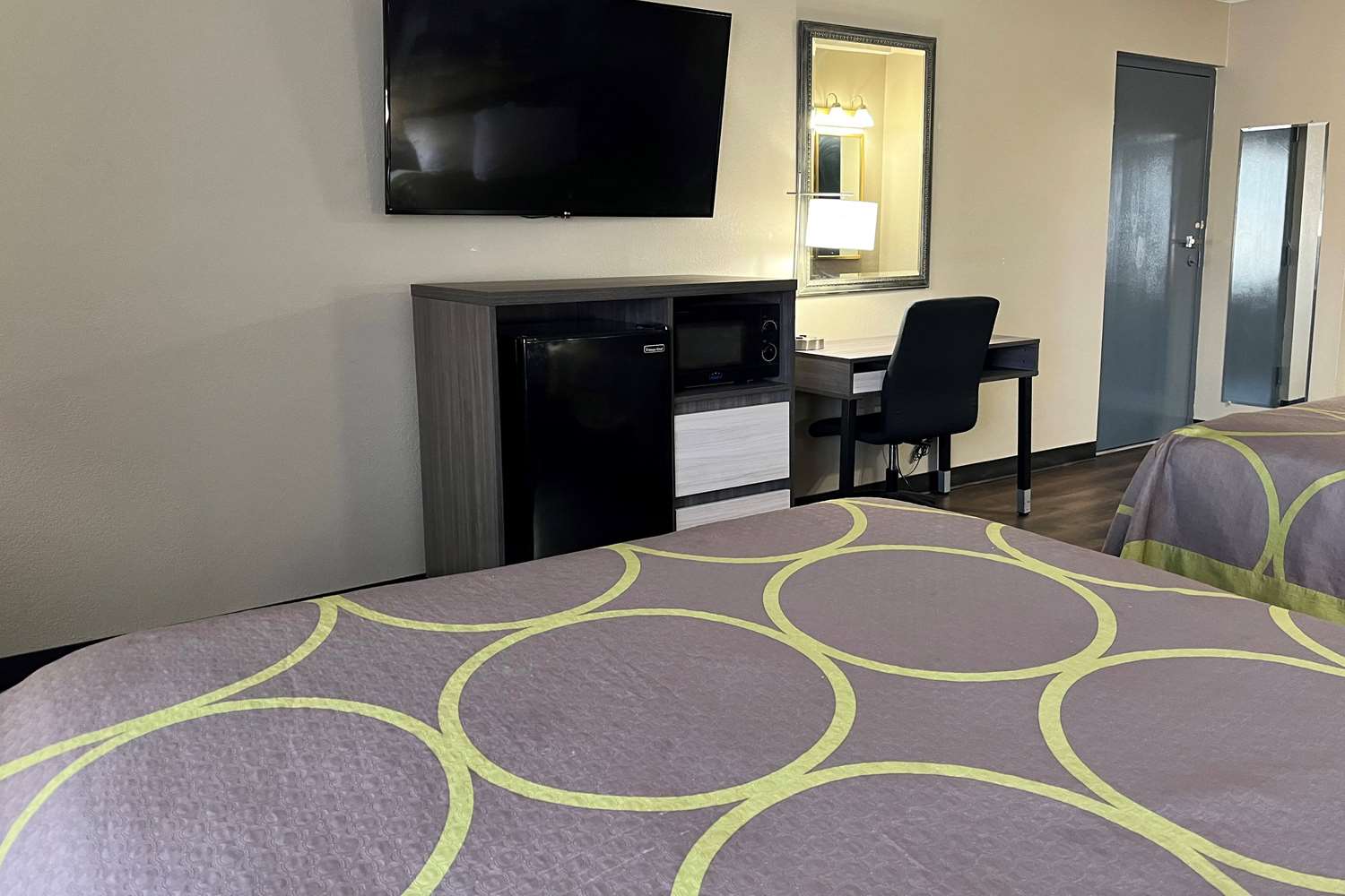Super 8 by Wyndham Harrison OH 33/37