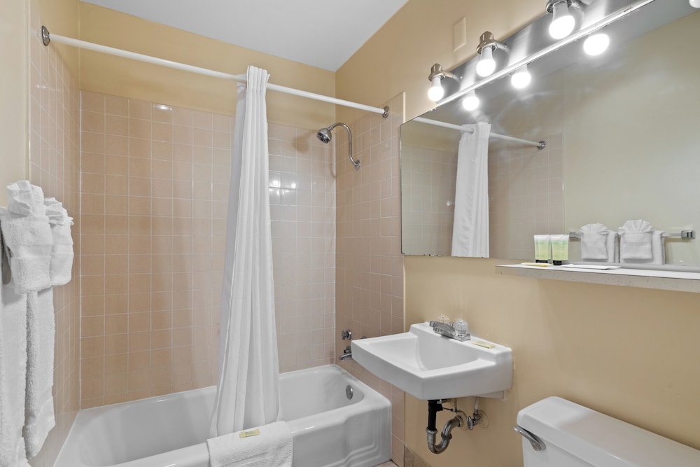 Holiday Lodge Wenatchee 39/42