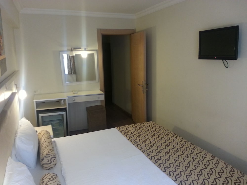 CLASSIC, SUITE, JETTED TUB