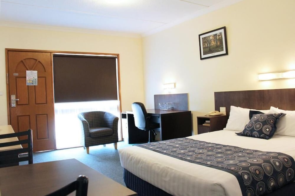 BOULEVARD MOTOR INN 11/27