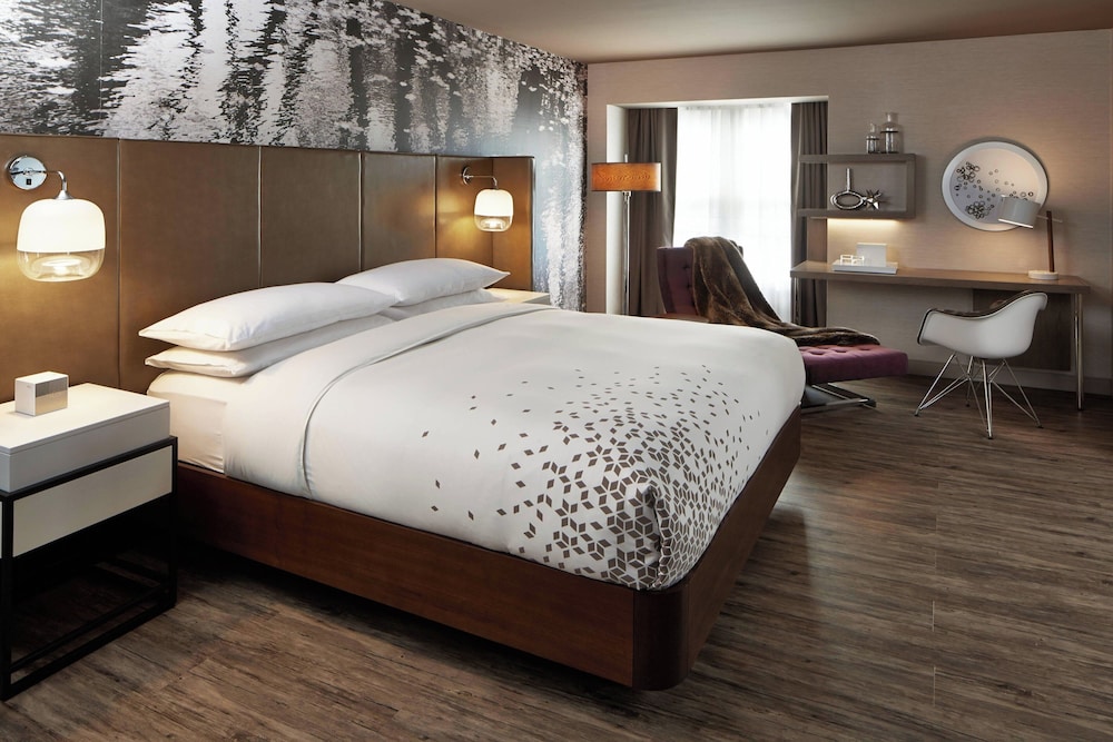 جناح بسرير كينج بغرفة نوم واحدة، The Del Monte Lodge Renaissance Rochester Hotel Spa 2/10