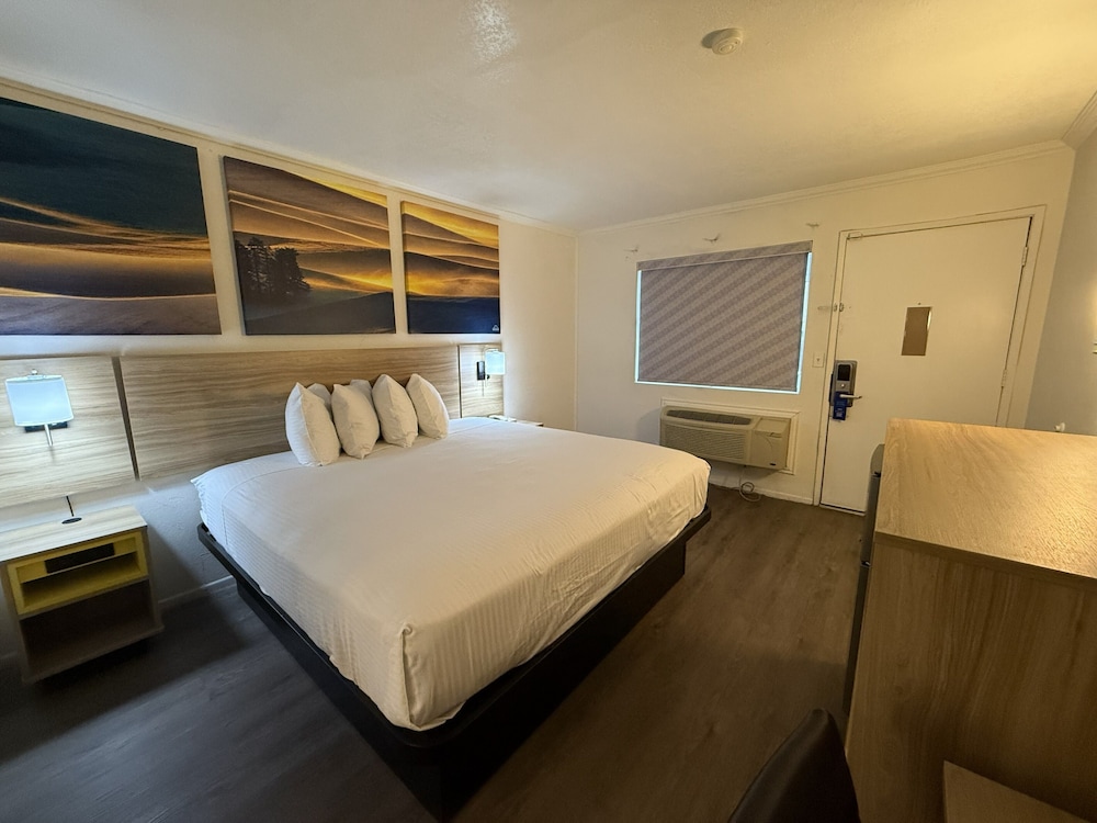 Days Inn by Wyndham Victorville, CA 16/51