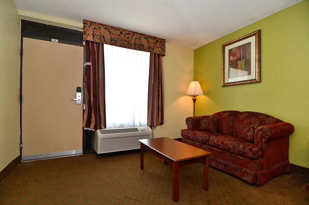 Best Western Fayetteville Inn 32/42