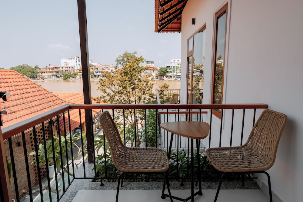 Hue Riverside Villa 31/50