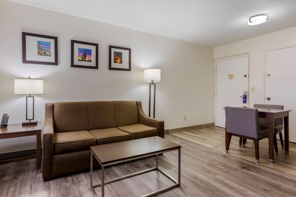 Comfort Suites Tucson near Sabino Canyon 37/47