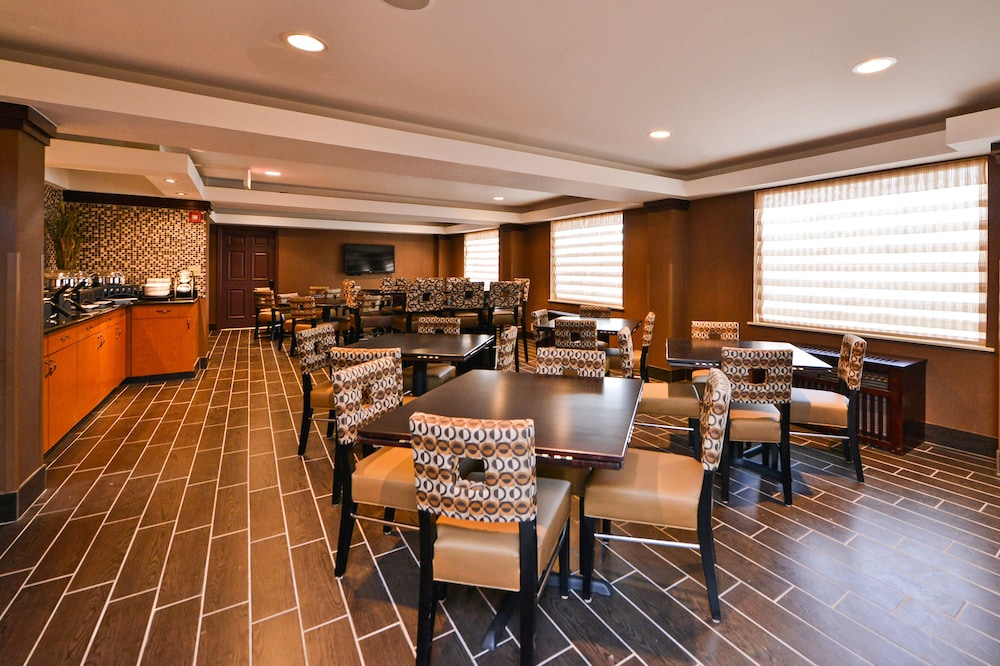 Best Western Glenview -Chicagoland Inn and Suites 31/44