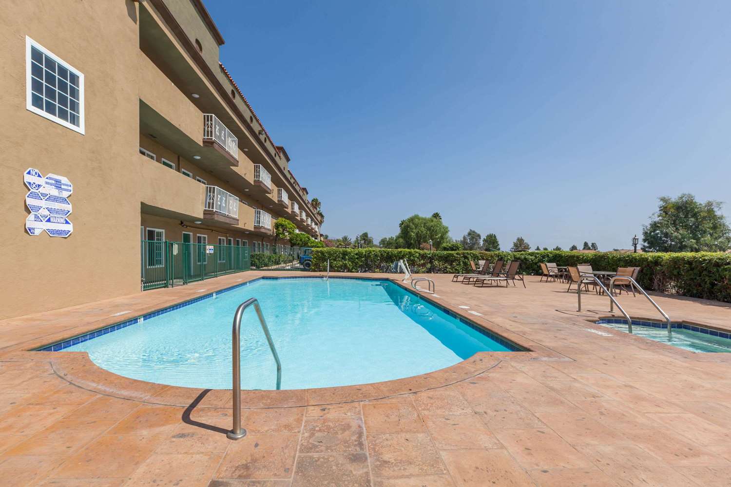 Travelodge By Wyndham Sylmar Ca 6/11