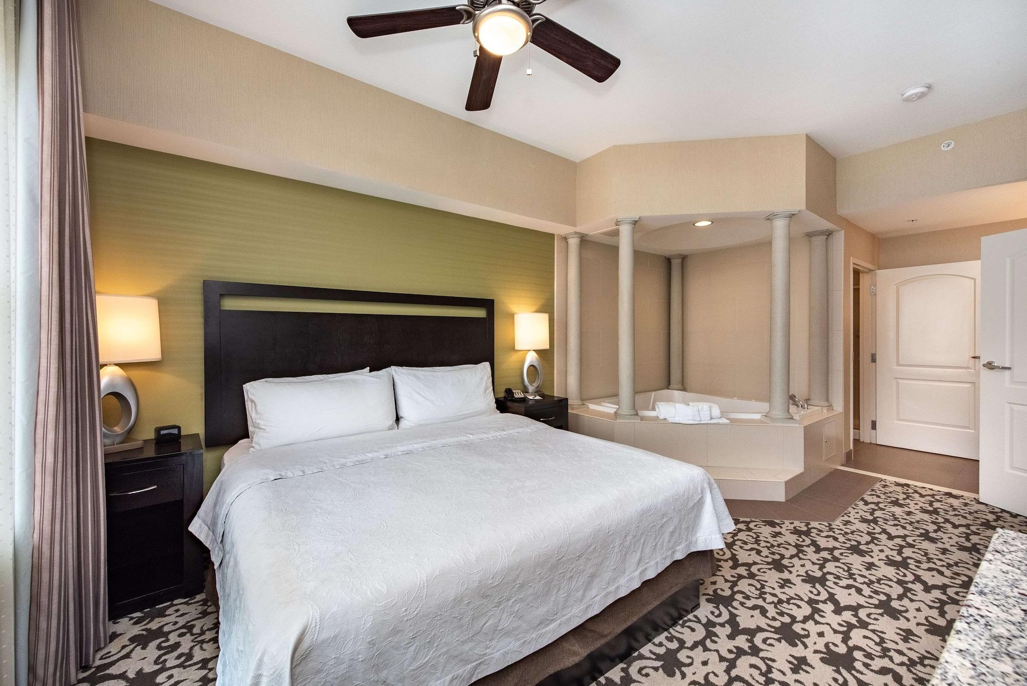 2 Bedrooms, Suite, King Bed, 2 Queen Beds, 2 Bathrooms, Jetted Tub