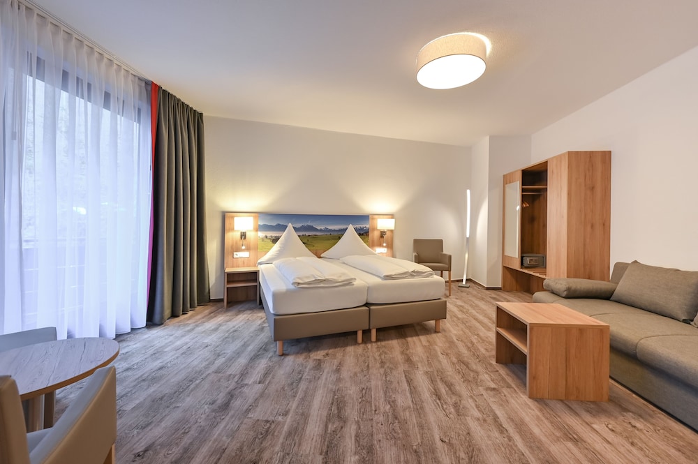 Family, 1 Single and 2 Double Beds