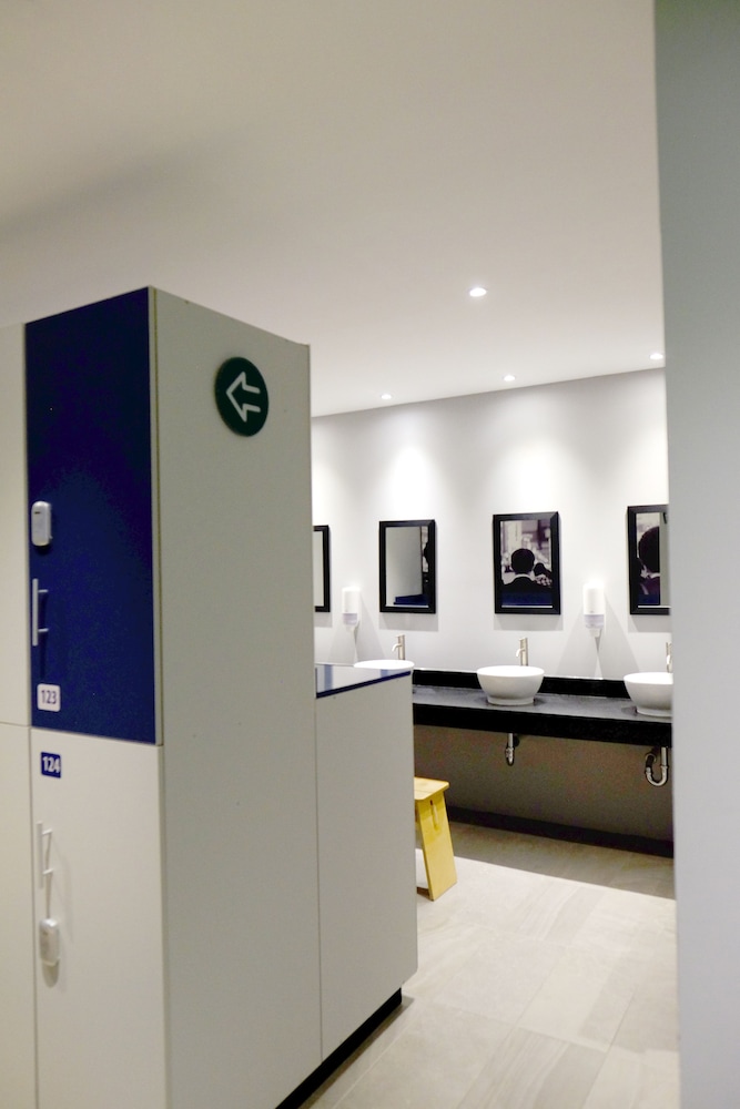 IzZzleep Aeropuerto Terminal 2 7/28