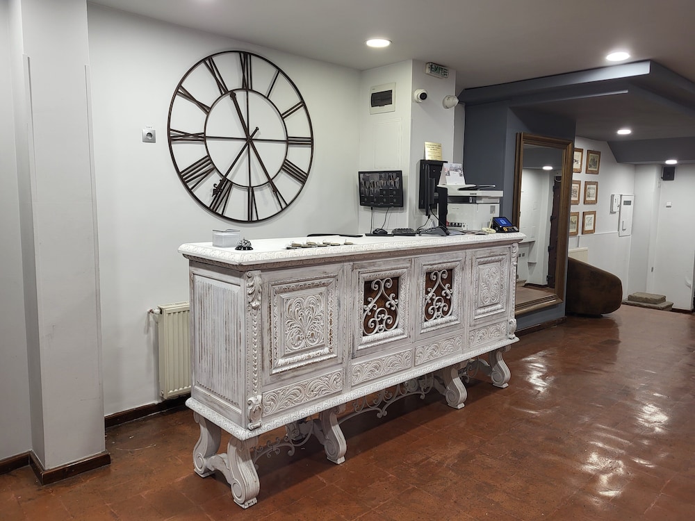 Fullton Hotel 2/50