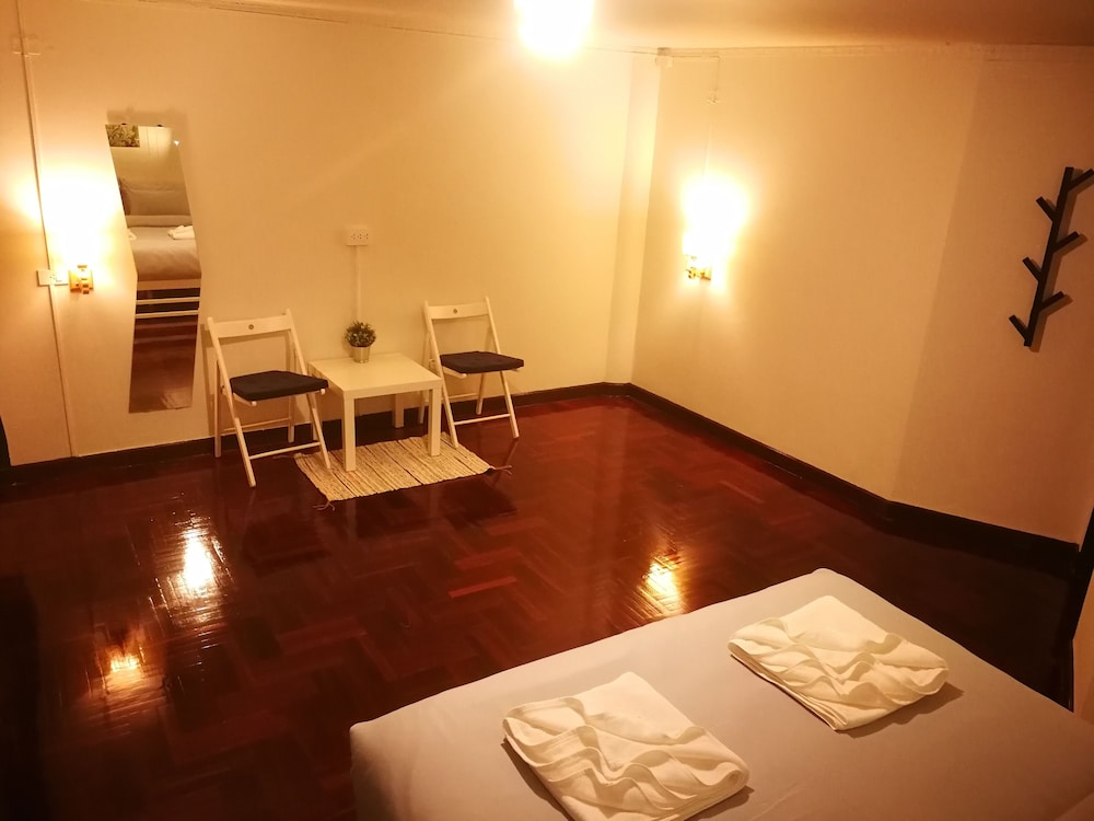 Hostel 16 36/72