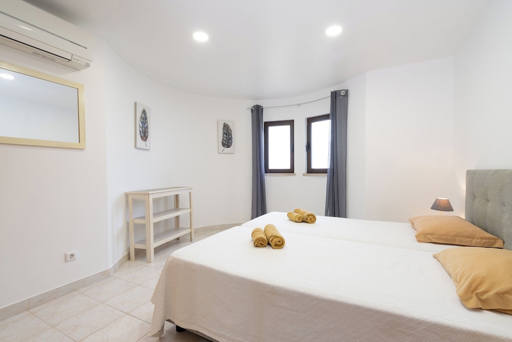 Vale de Carros Apartments 5/18