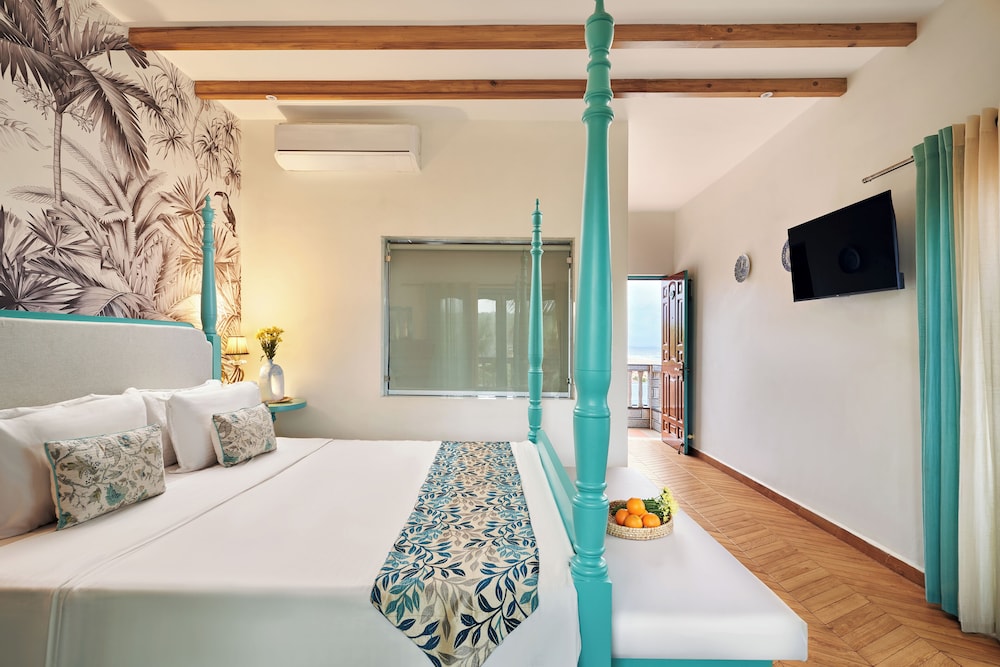 Larios Beach Holidays 15/50