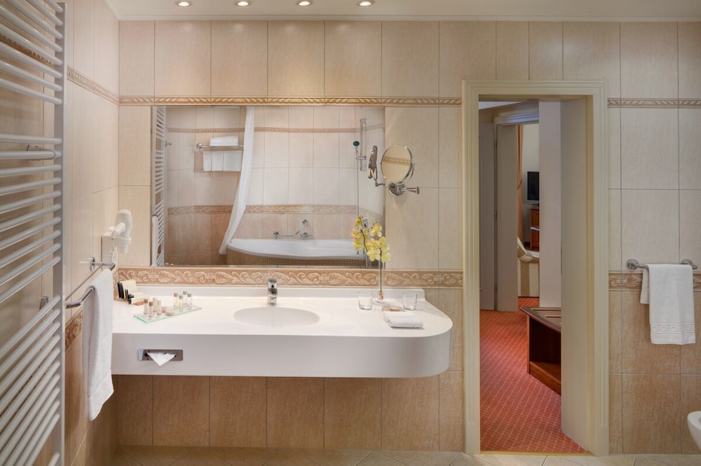 Centralni Lazne Ensana Health Spa Hotel 45/49