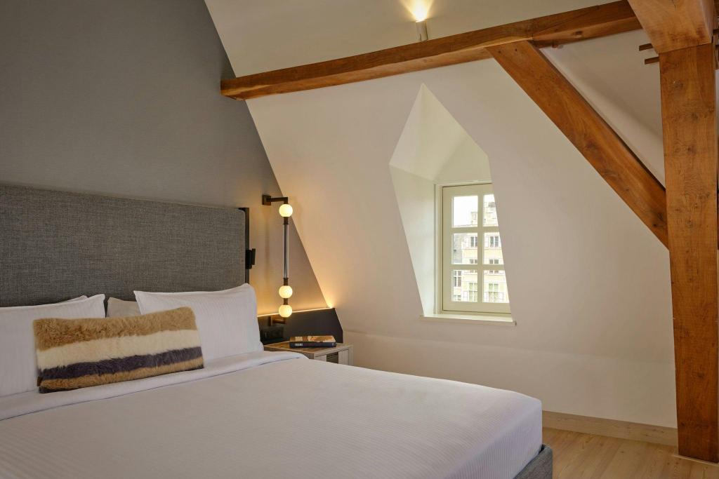 River, Suite, King Bed