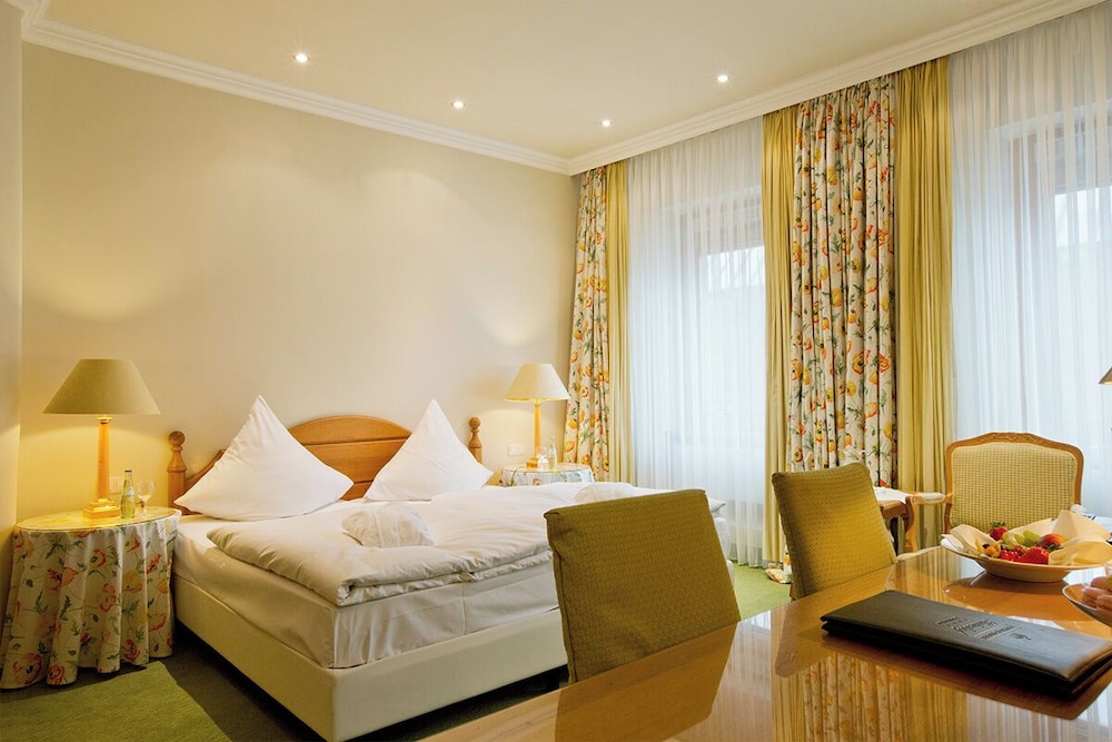 Central Kaiserhof Hotel 24/69