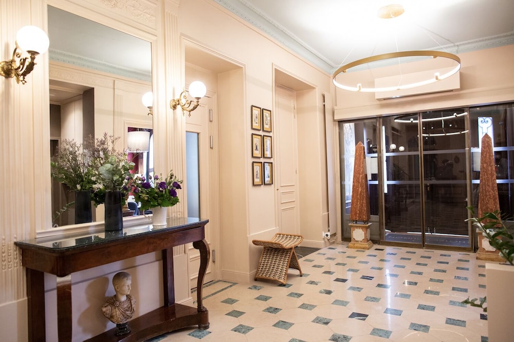 Hotel Louison 7/68