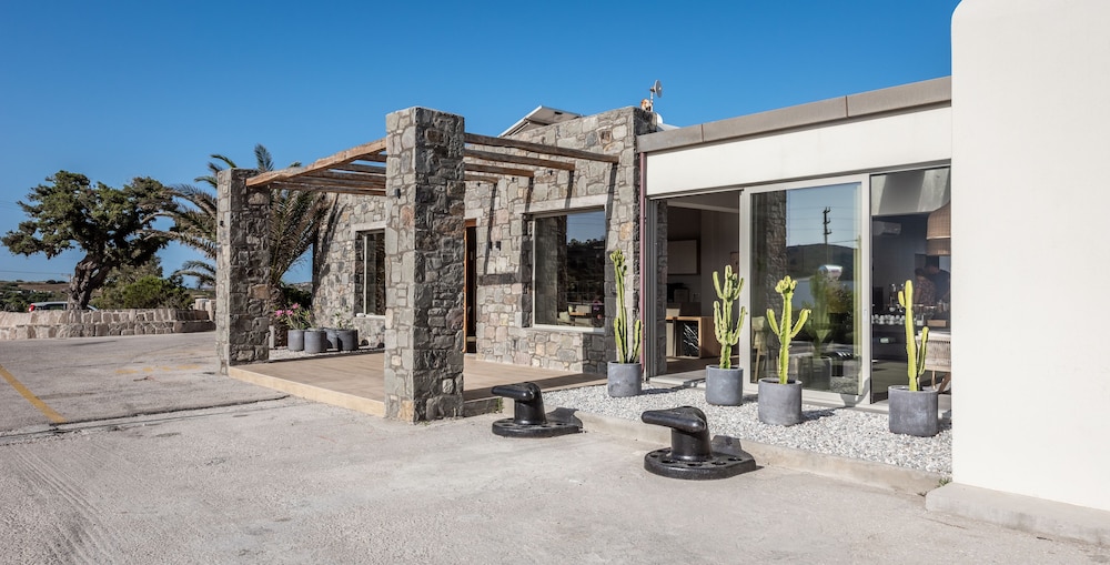 Milos Achivadolimni Hotel Bungalows And Camping Caravan Park 42/50