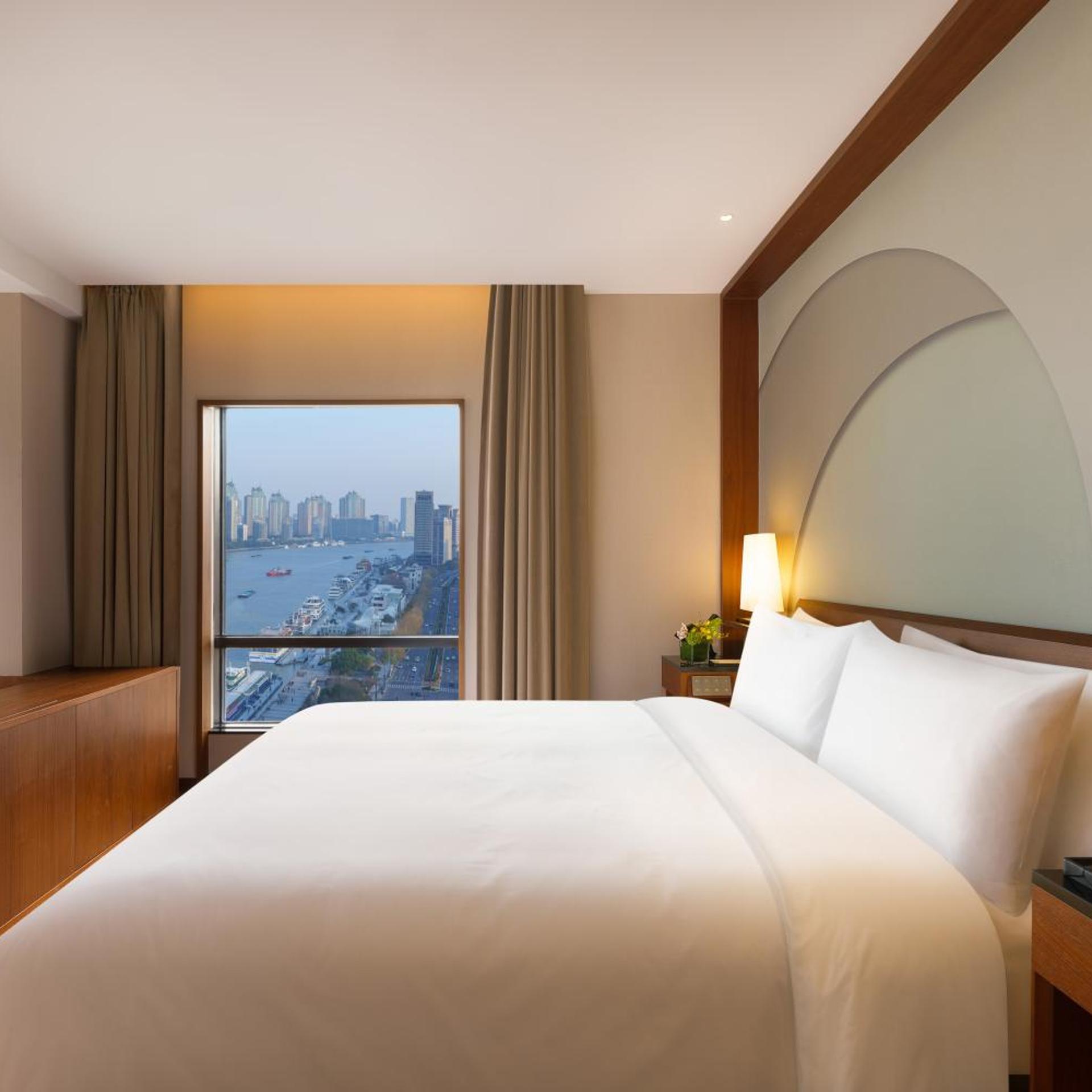 Shanghai, Suite, River View