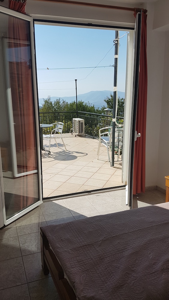 Orfeas Hotel 46/48