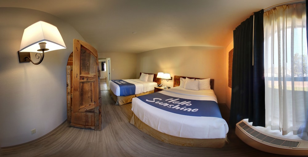 Days Inn Suites Llano 12/36