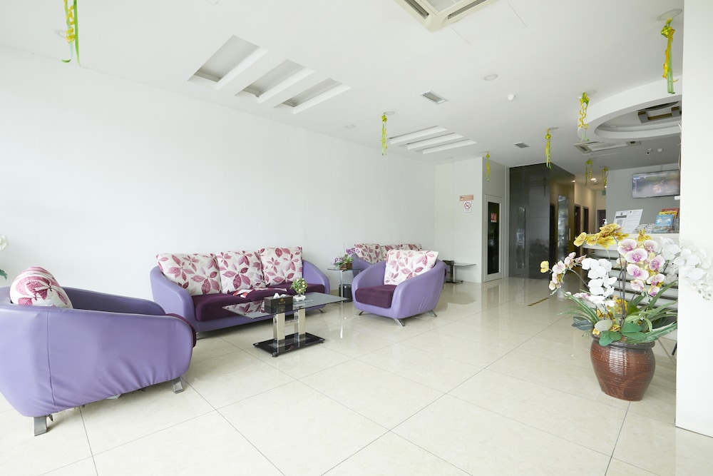 East Sun Hotel by ZUZU 67/91