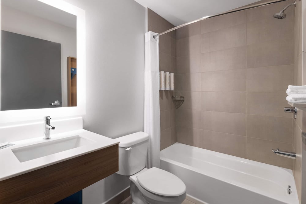 Microtel Inn and Suites by Wyndham Rehoboth Beach 57/62