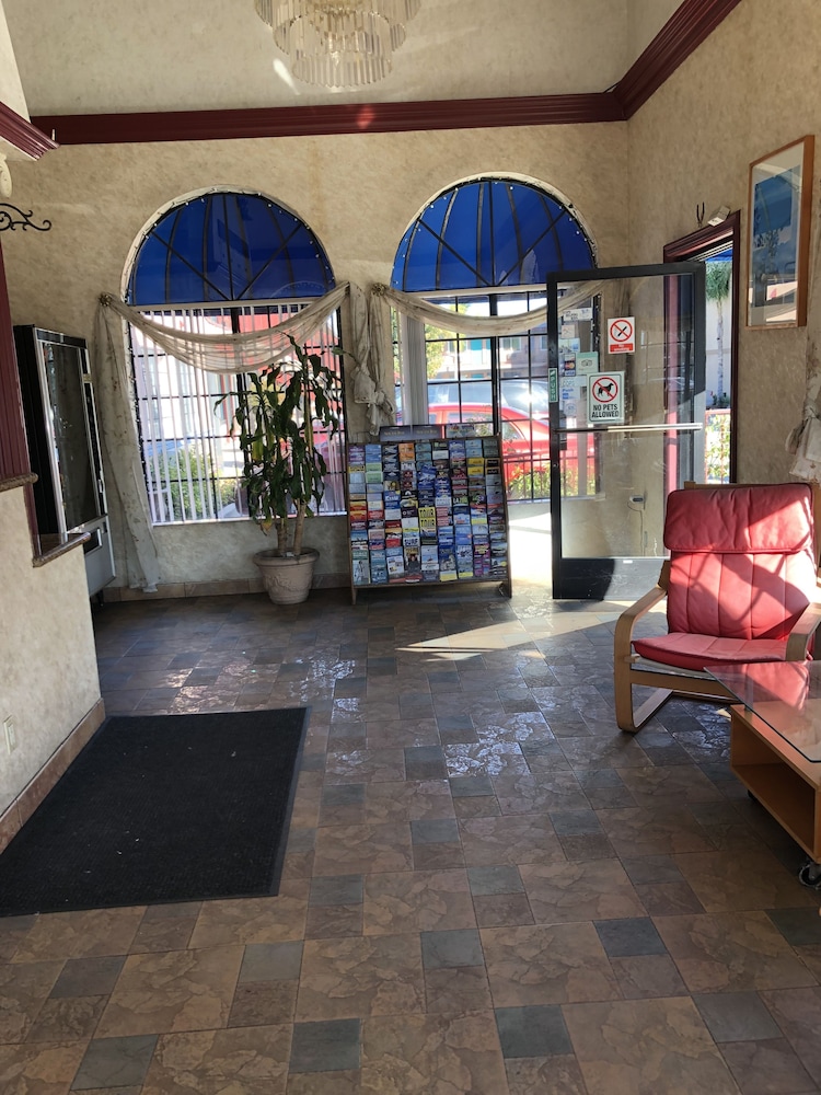 Travelers Inn Lawndale 20/26