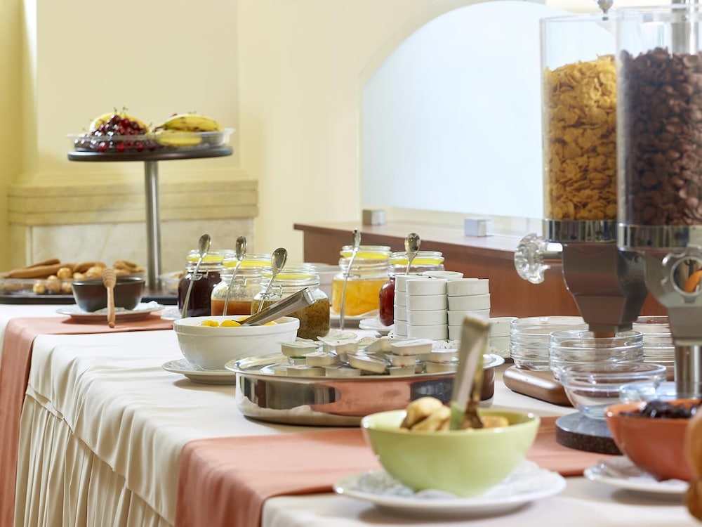 Avantis Suites Hotel 34/50