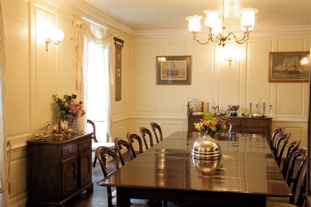 Compton House - Guest House 18/25