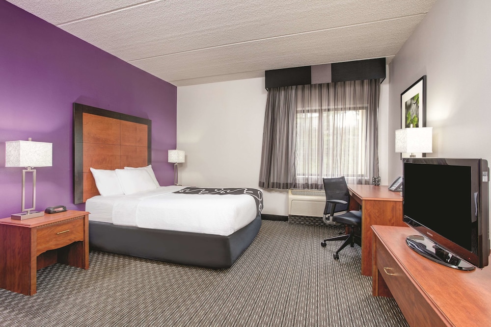 La Quinta Inn & Suites by Wyndham Atlanta Roswell 15/47