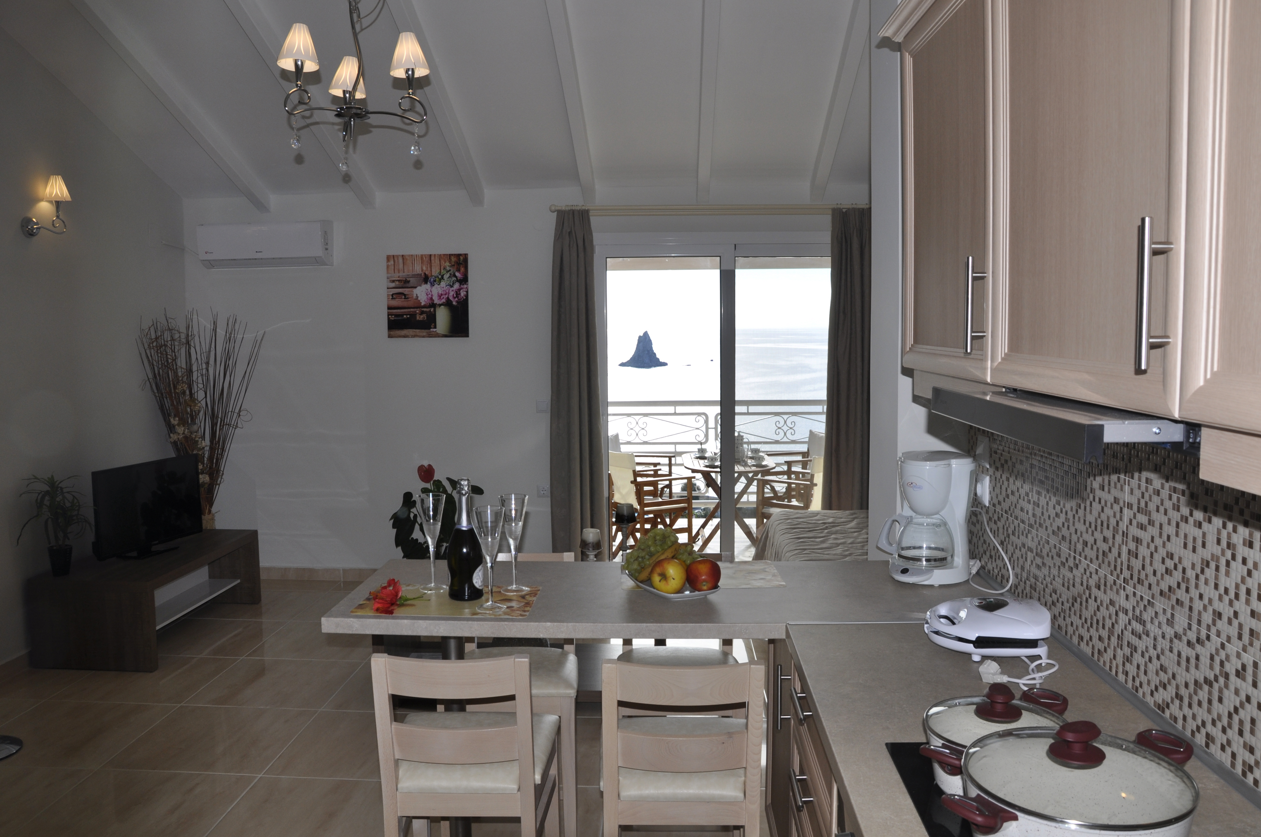MAZIS APARTMENTS 28/49